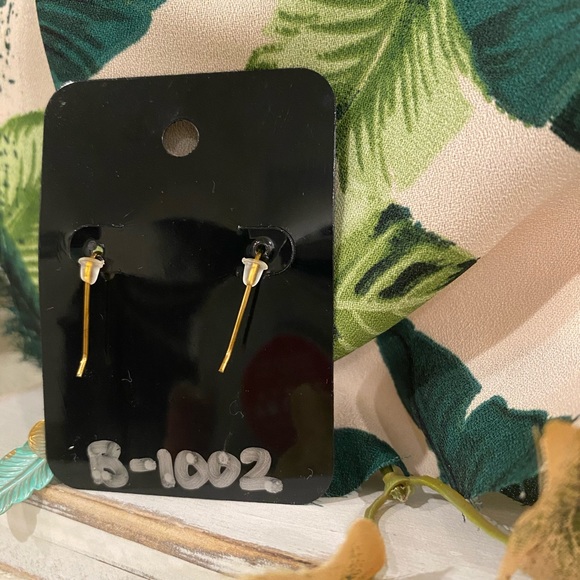 Wind of a Feather ~ Earrings - Picture 2 of 2